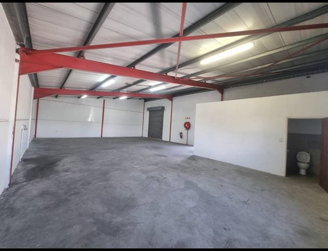 152M² WAREHOUSE TO LET IN PHILIPPI